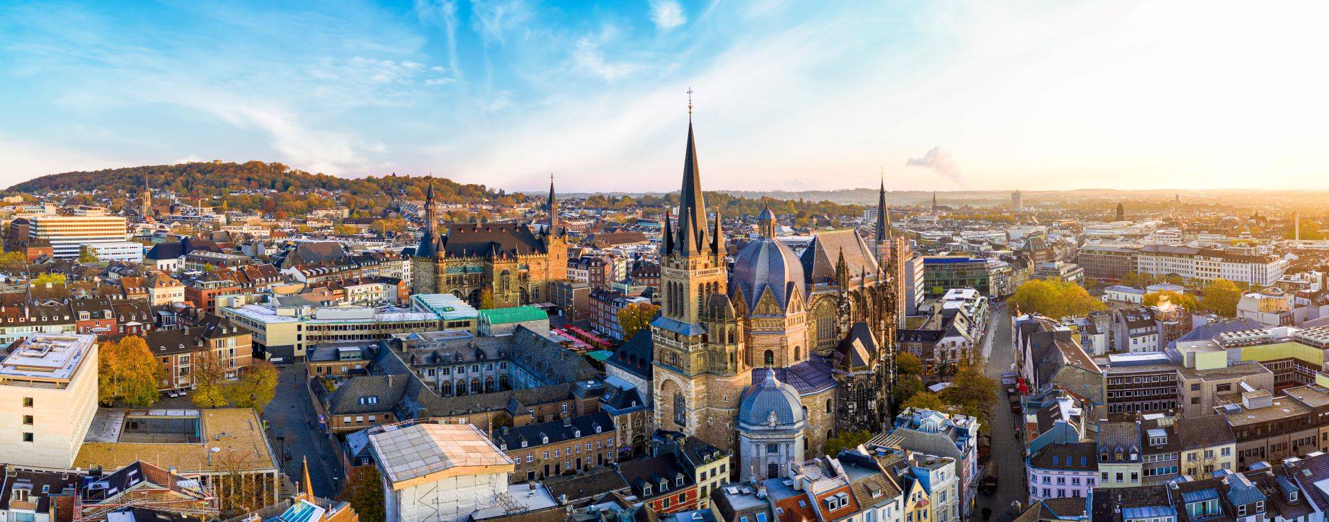 Panorama der Altstadt von Aachen mit Blick auf den Aachener Dom