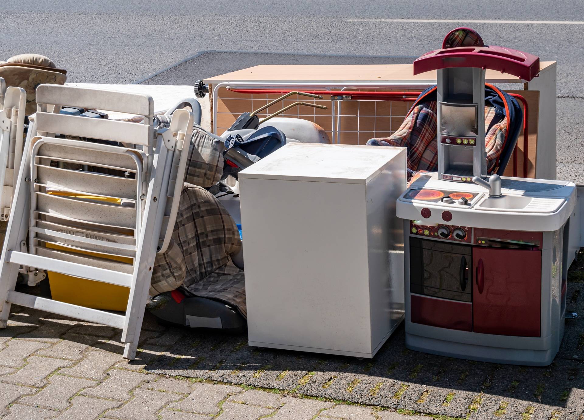 Moebel und Hausrat zur Entsorgung bereitgestellt | Haushaltsauflösung Wuppertal


