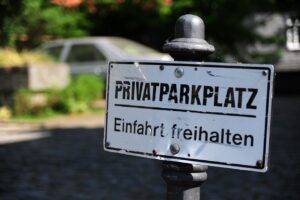Ärger mit fremden Fahrzeugen: So setzen Sie Ihre Ansprüche durch